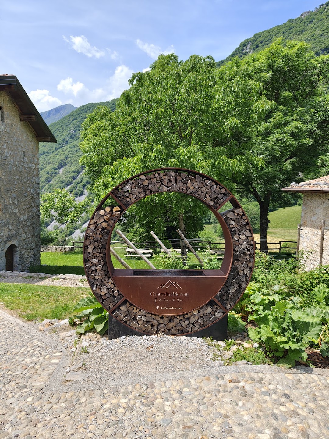 Contrada Bricconi